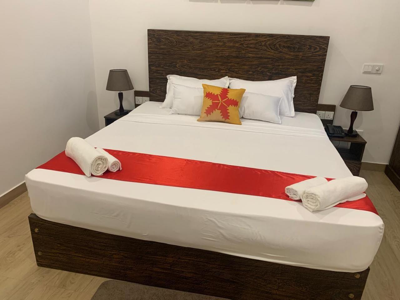 Lucky Transit Hotel - Katunayake Airport Экстерьер фото